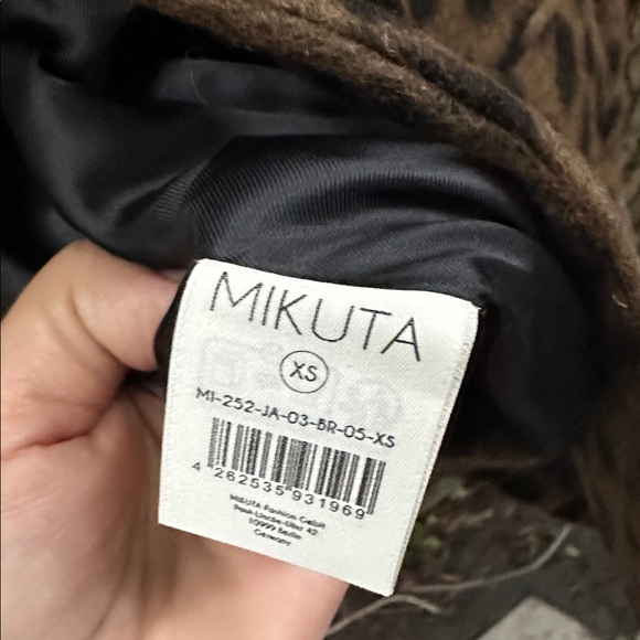 Mikuta Leo Oversized Blazer - Picture 6 of 9